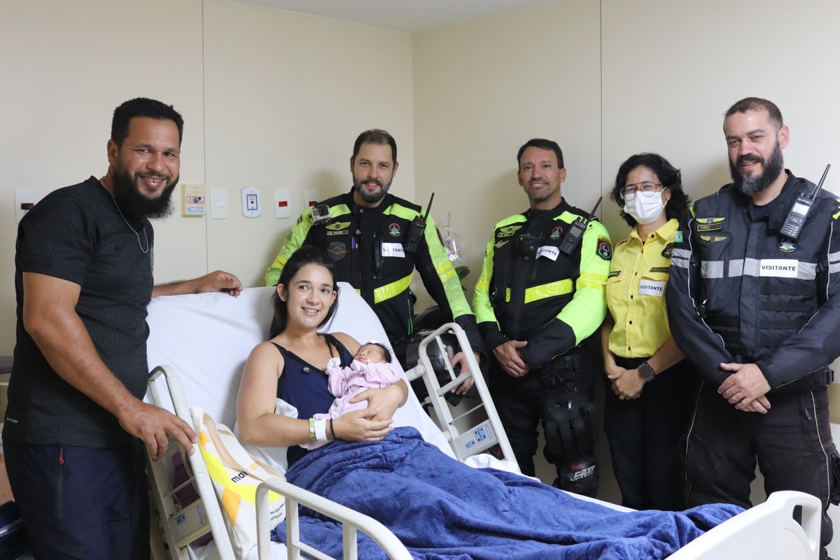 detrandfoficial's tweet image. Motociclistas do #DetranDF escoltam gestante em trabalho de parto. 🏍️🚨🤰👶Equipe foi abordada por casal na Ponte JK e garantiu chegada segura ao hospital.
Veja mais em: detran.df.gov.br/w/motociclista…