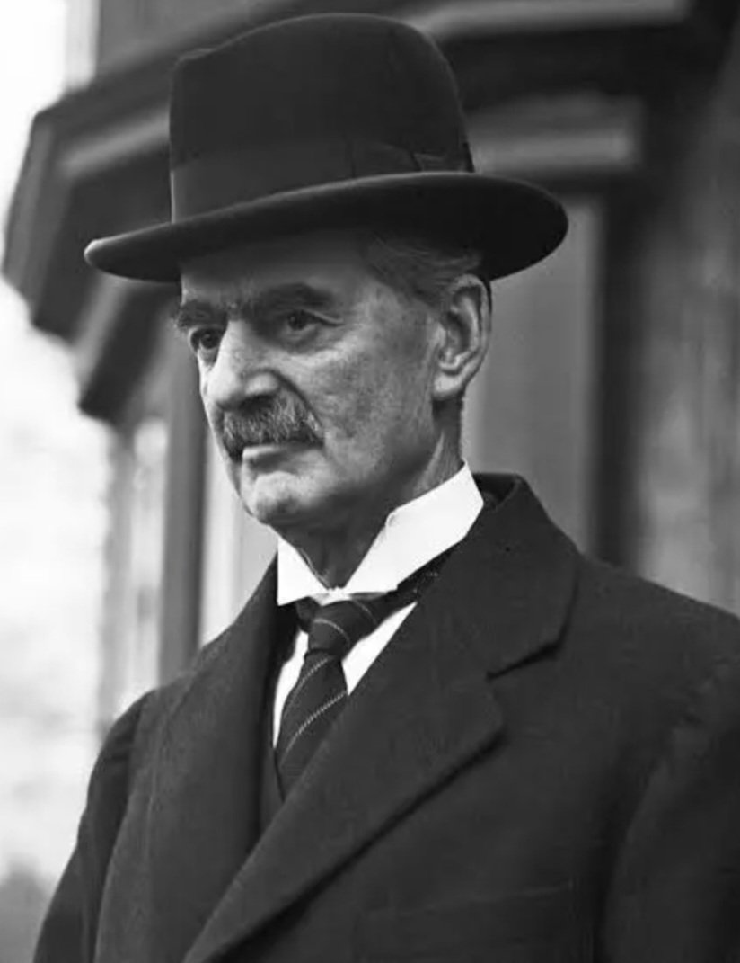 EvacTony's tweet image. Keir Starmer makes Neville Chamberlain look like Rambo. 

I'm so ashamed, hes a stain on our once proud country. 🇬🇧 

#Trump #Iran #KeirStarmer