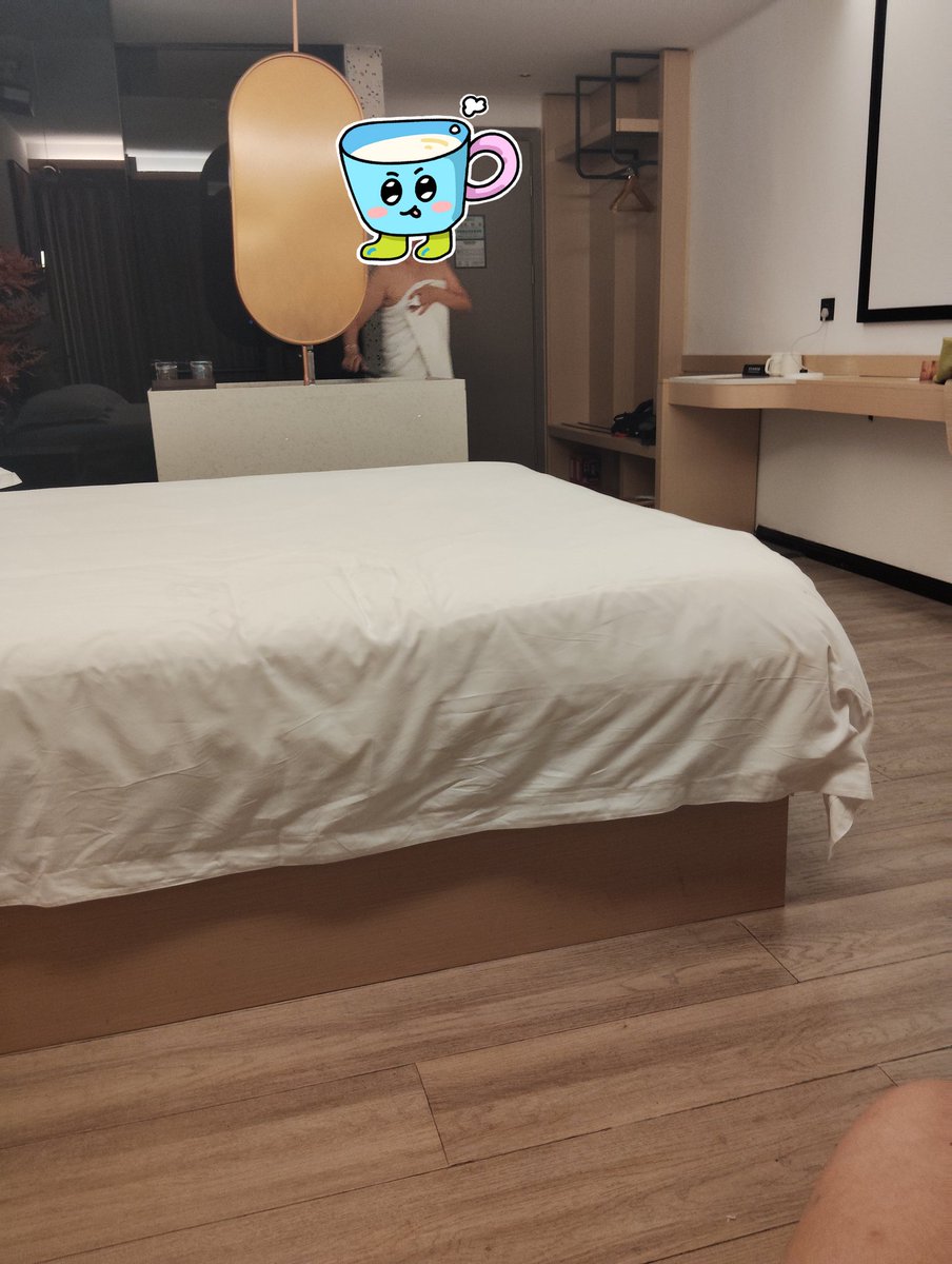 keep1274029's tweet photo. 最近太忙了，好久没出来约会了，榕城骚妇出来会下。猜下是榕城哪个酒店
#揭阳 #潮汕 https://t.co/dJFYgmQJVv