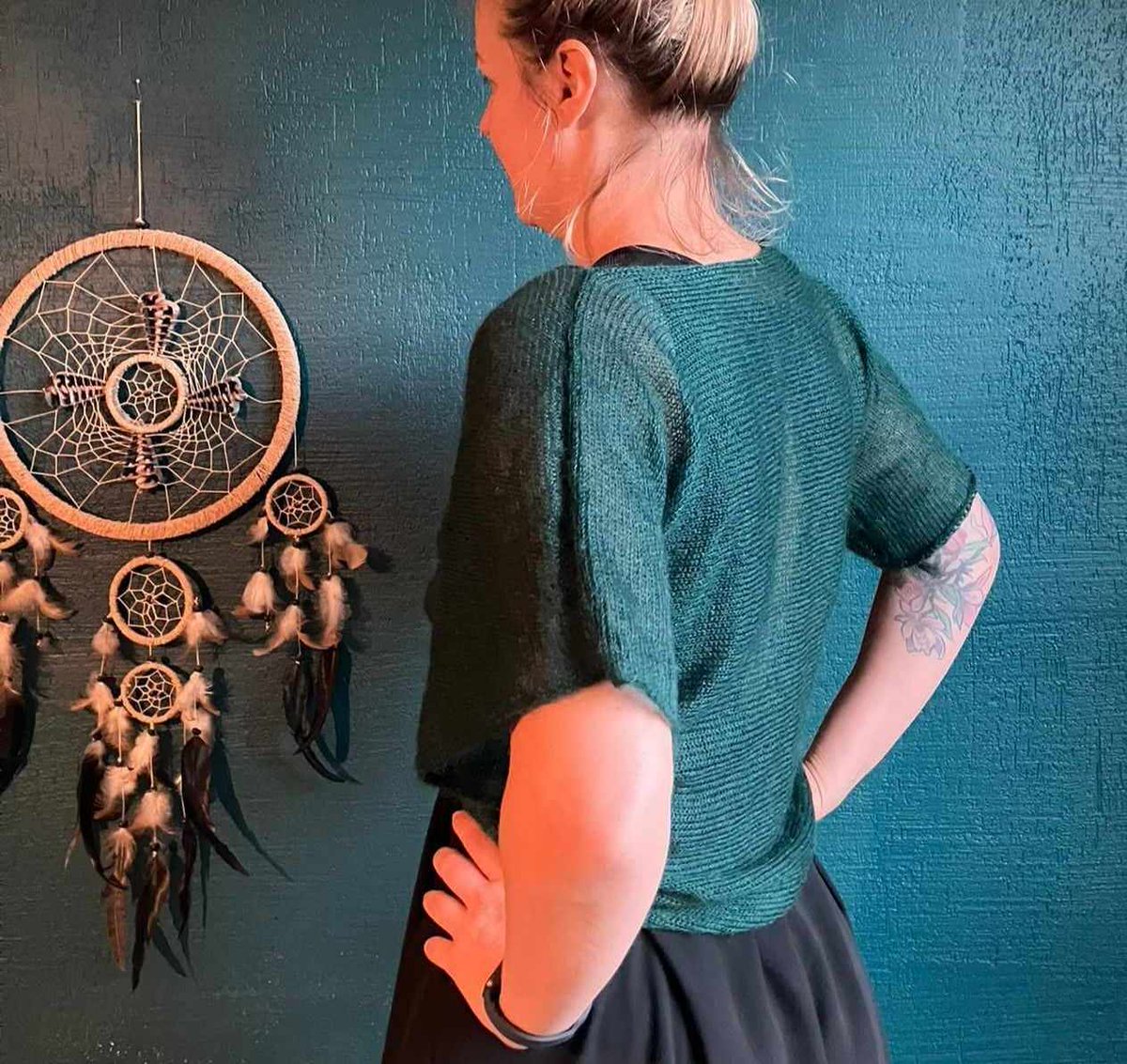 SuperSoftKnits's tweet photo. mohair & silk cropped bolero 🧶 Handmade, short sleeves, twist design — perfect for yoga or layering #handmade #knitwear #yogasweater #croppedsweater #mohair #bolero
https://t.co/uAxke2bEK2 https://t.co/PWUP1q3WHp