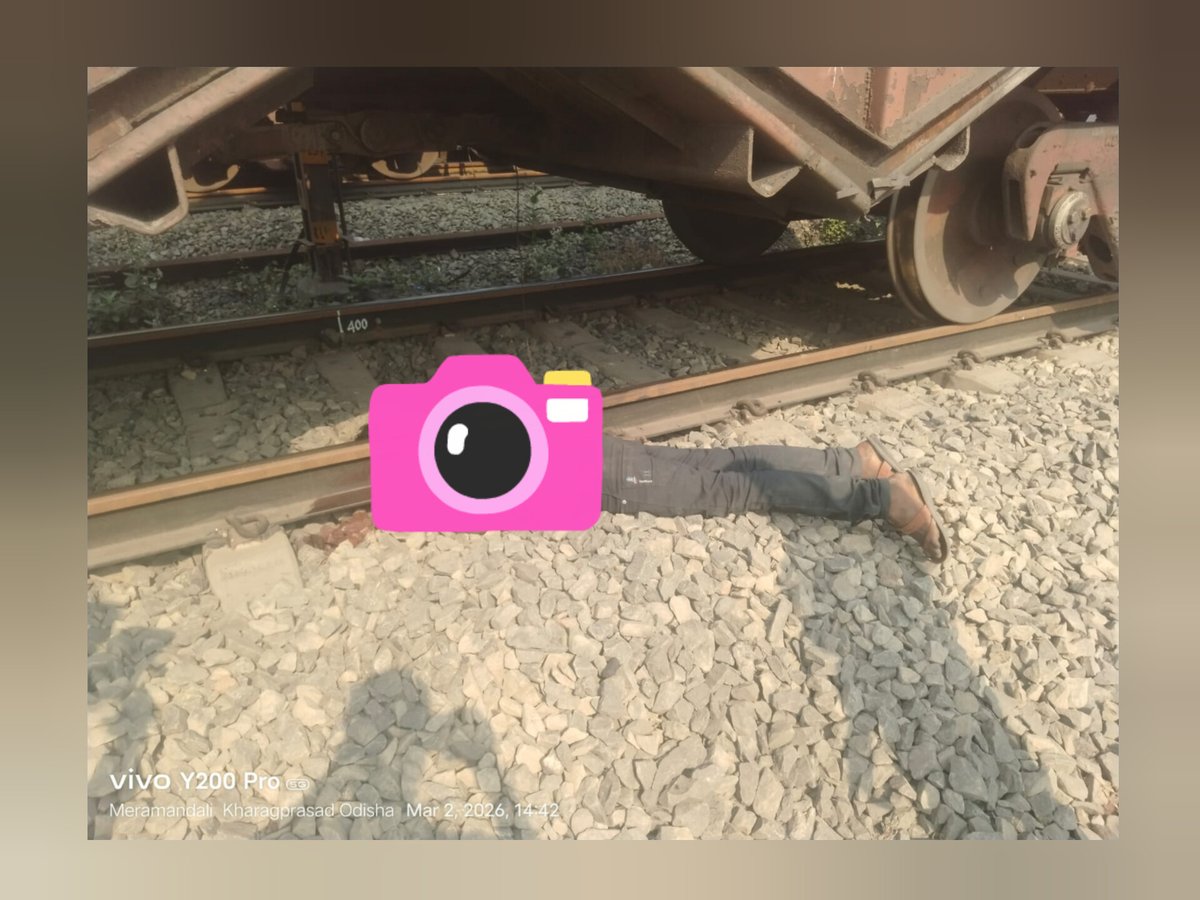Breking news.. <a href="/CMO_Odisha/">CMO Odisha</a>,<a href="/RailwaySeva/">RailwaySeva</a>
ମେରା ମଣ୍ଡଳୀ ବଜାର ରେଲୱେ ଷ୍ଟେସନ ରେ ଜଣେ ଅଜଣା ବ୍ୟକ୍ତି ଆତ୍ମ ହତ୍ୟା ,ମୁଣ୍ଡ , ଗଣ୍ଡି ଅଲଗା ...   
Dhenkanal ଜିଲ୍ଲାର ମେରା ମଣ୍ଡଳୀରେ ରେଲୱେ ଷ୍ଟେସନ 4ଲାଇନ ରେ ଜଣେ ଅଜଣା ବ୍ୟକ୍ତି ଆତ୍ମ ହତ୍ୟା କରିଥିବାର ସୁଚନା ରହିଛି।ସୂଚନା ଅନୁସାରେ ବ୍ୟକ୍ତି ଅପରାହ୍ନ 1ସମୟ ରେ ଆତ୍ମ ହତ୍ୟା