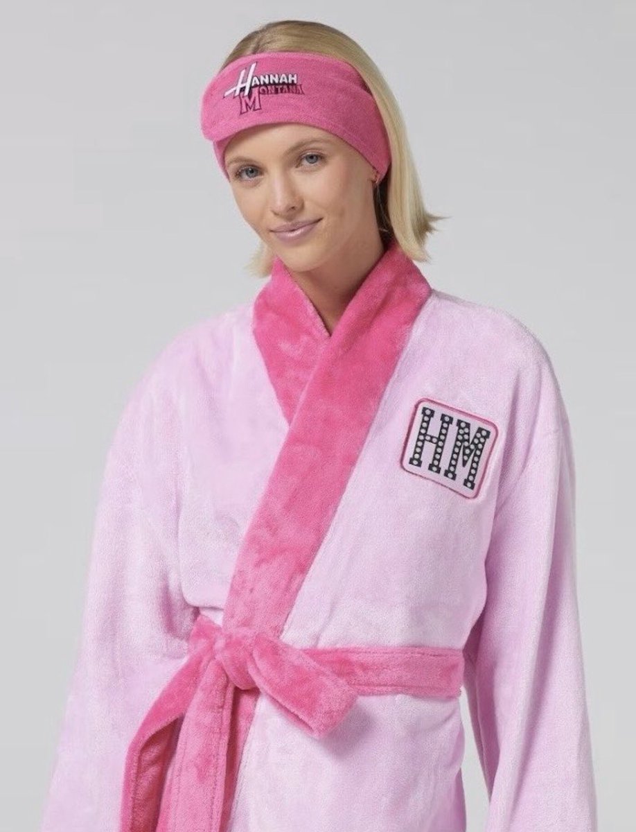 HannahWorlddd's tweet photo. NEW OFFICIAL HANNAH MONTANA BATHROBE!! ⭐️⭐️
https://t.co/59oBAylEKS https://t.co/f1azuCEPnK