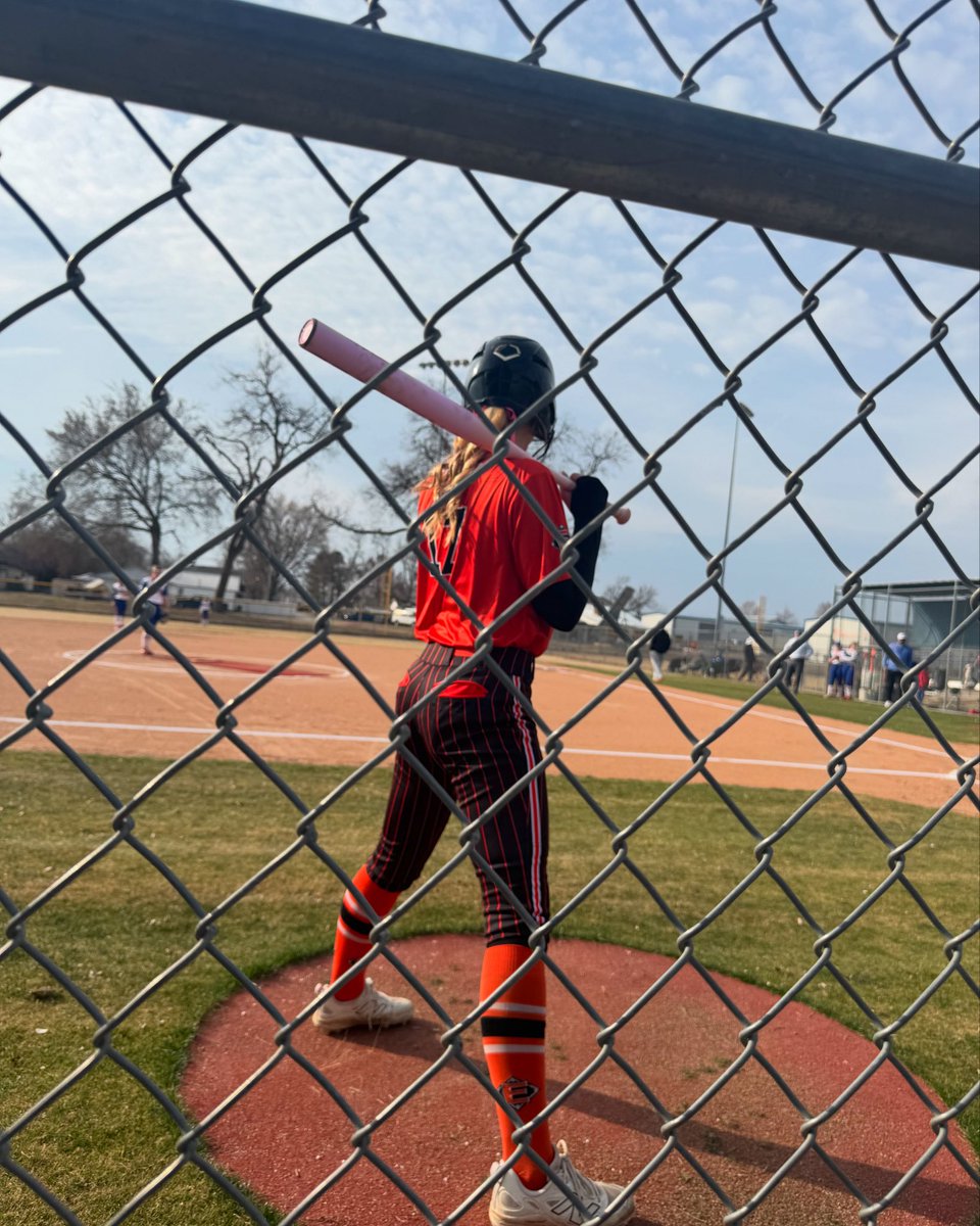 Berry17Kam's tweet photo. My team played in a one day warm up scrimmage. I went 6 for 7 at the plate with one walk. I’m ready to get this season started!! @tulsaelite2728 https://t.co/bVyHelW47M