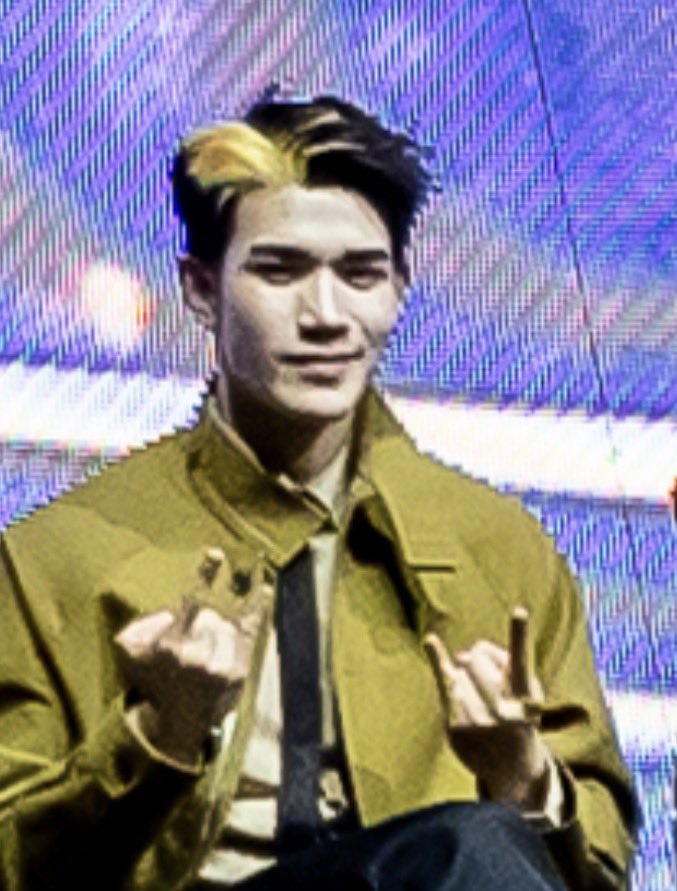 ค่อนข้างอึ้งกับคุณภาพของรูป ราคาบัตรแพงมากแลกกับอะไรแบบนี้เหรอคะ ถ้ามันไม่ไหวก็ไม่ต้องฝืนเถอะ