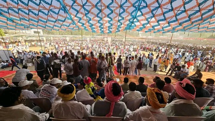 लोक-संस्कृति पर आधारित भगोरिया लोक उत्सव नेपानगर 📌
 लोक उत्सव में विशाल जनजाति समूदाय को संबोधित करने का अवसर प्राप्त हुआ लंबे अंतराल से जनजाति समुदाय पर्यावरण संरक्षण के साथ लोक परंपरा को  बचाने का जिवंत संदेश दे रहे हैं.. #culturalfestival
#tribalfestival #nepanagar #vibes