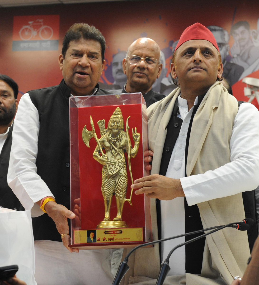 Fact diary tweet media