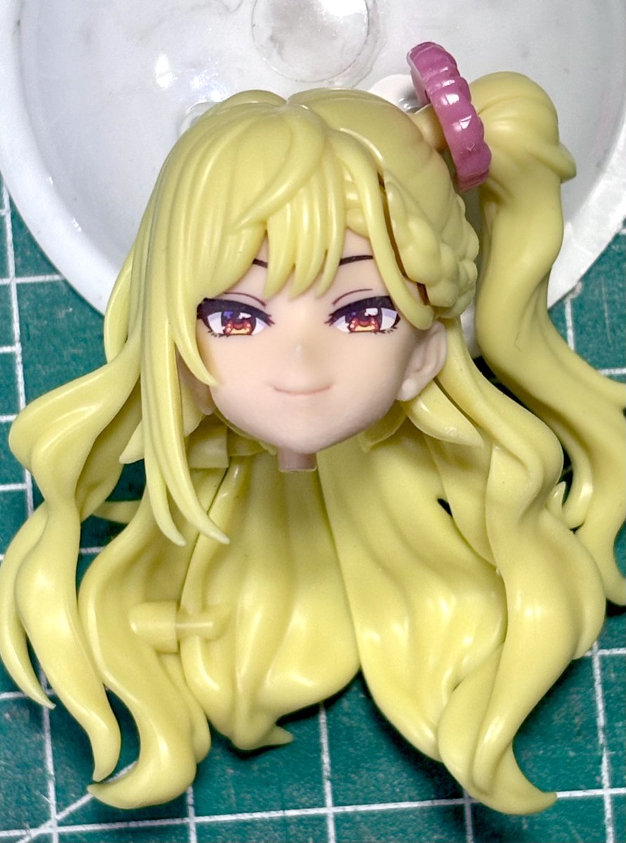 七星のフェイスパーツ、やや顎が大きい。特に口を閉じている顔はそれが目立つので、少し削ってみる