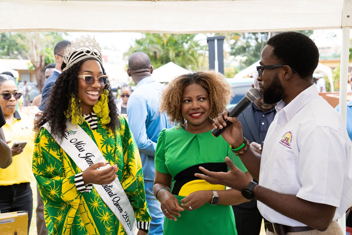 Jamaica Library Service tweet media