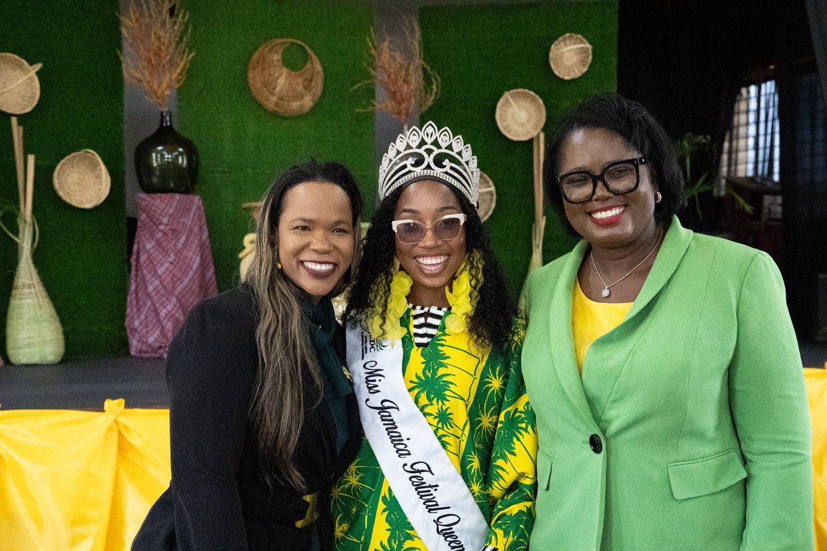 Jamaica Library Service tweet media