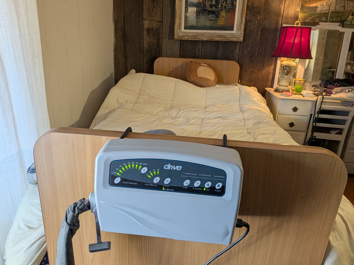 Mikeggibbs's tweet photo. Please help!

Recently I posted about how my family is donating a large hospital bed to a person in need. That person has since decided to go with other options.

My family wants this bed, which my father used to stay home comfortably while immobile from cancer, to go to someone living with disabilities or who's ill and in need.

*We offering it totally free.* We just ask that you handle transportation.

It is brand new manufactured in 2025. It was over $10 G, a generous gift from my brother for Dad's comfort.

Please contact me for details to come and see it. Again we want to help someone in need who's long term disabled or ill, like a person on ODSP.

Bed stats next tweet: