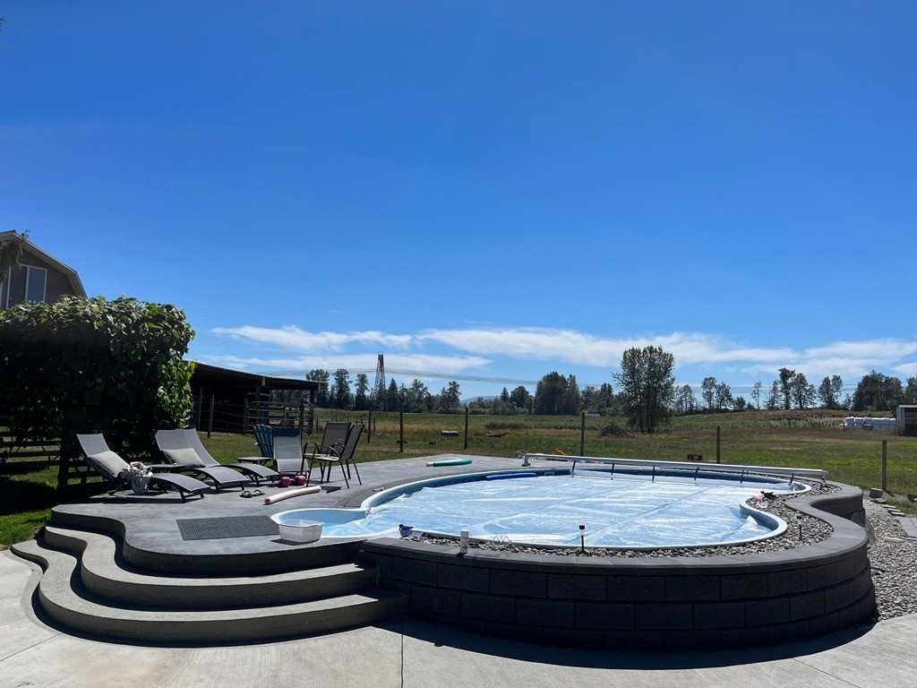 Pool Supplies Canada tweet media