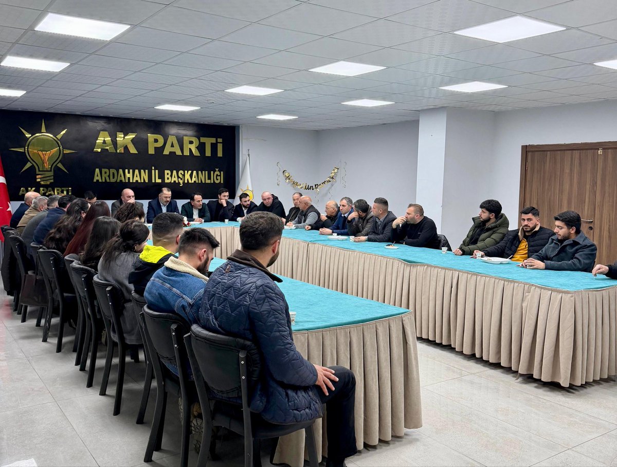 75HakanAydin's tweet photo. Haftalık yönetim kurulu toplantımızı; geçmiş dönem Gençlik Kolları İl Başkanlarımız Ömer Kahya, Osman Yıldız, Serdar Gökdemir, Özgür Yılmaz, Fevzi Bozkurt ve Emre Karakoyun ile gerçekleştirdik.
Vefa, teşkilat kültürümüzdür. Birlik ve beraberlik içinde Ardahan için çalışıyoruz. https://t.co/eK7vWiBXHI