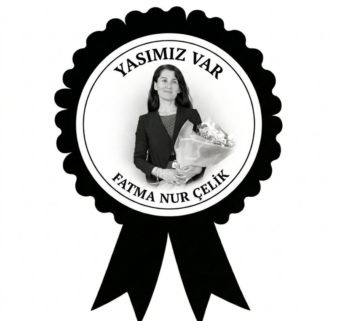 IYapc's tweet photo. Tahtaya bugün ders değil, acımızı yazdık. Bir meslektaşımızın daha öğrencisi tarafından hayattan koparılmış görmenin tarifi yok. Mekanın cennet olsun ÖĞRETMENİM 
#BaşımızSağolsun 
#ÖğretmenSahipsizDeğildir https://t.co/fD38d0QNsA