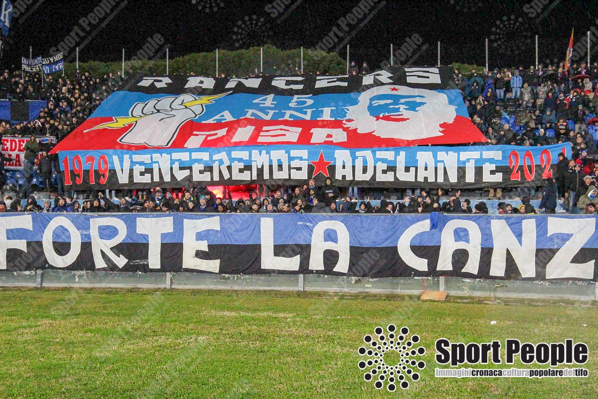 ultras_antifaa's tweet image. #Italy - Che Guevara flags in the Pisa SC stands.