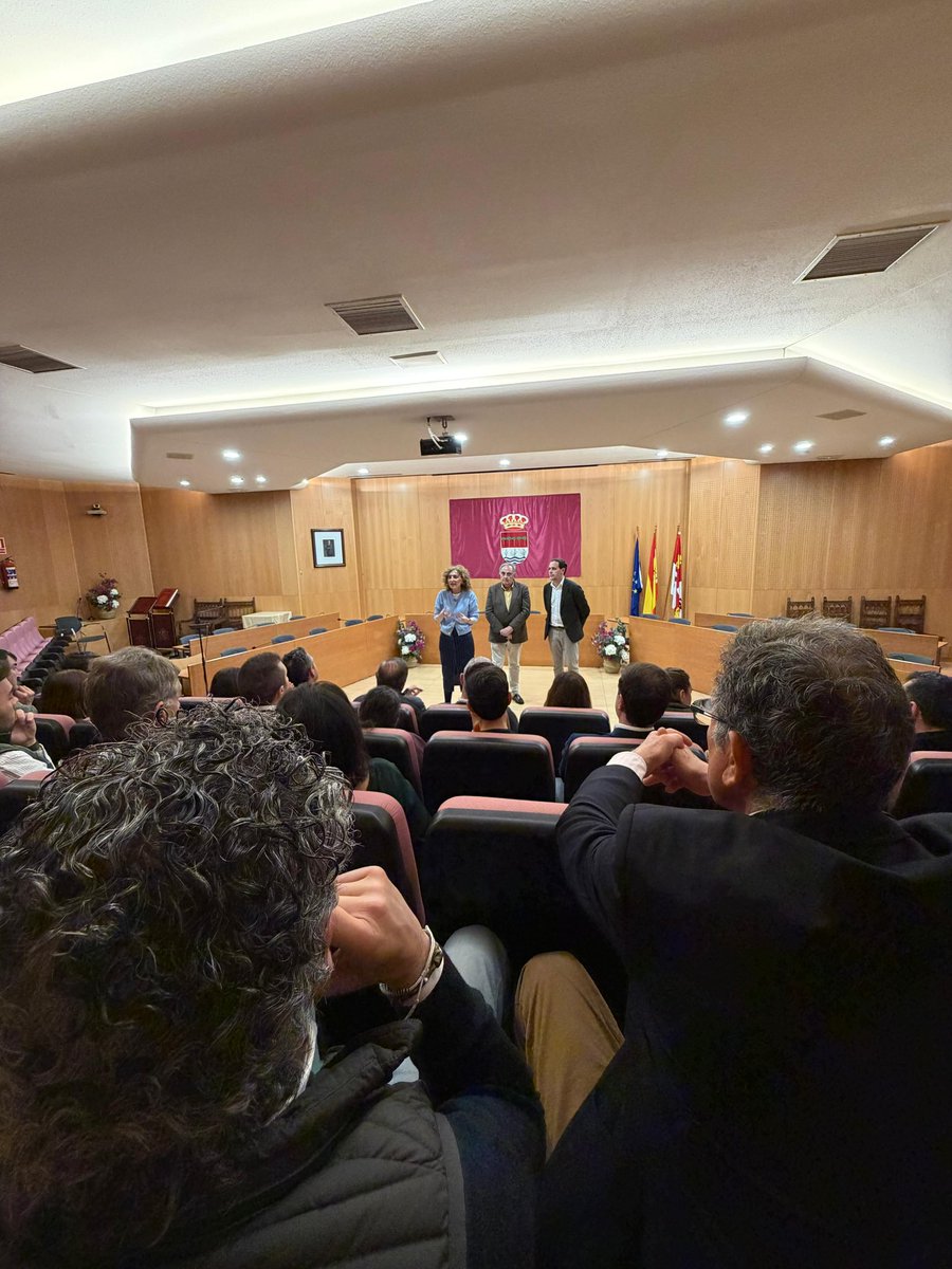🔵 Continuamos reuniéndonos con alcaldes y concejales para escuchar las necesidades de sus municipios.

Con <a href="/Conrado_Iscar/">Conrado Íscar</a> <a href="/MariaPardo2706/">Maria Pardo Alvarez</a> y <a href="/_AvelinoAlvarez/">Avelino Álvarez Pérez</a>.

🌾 Desde el <a href="/PPopularCyL/">PP Castilla y León</a> seguimos reforzando nuestro compromiso con el medio rural, al lado de quienes trabajan cada día