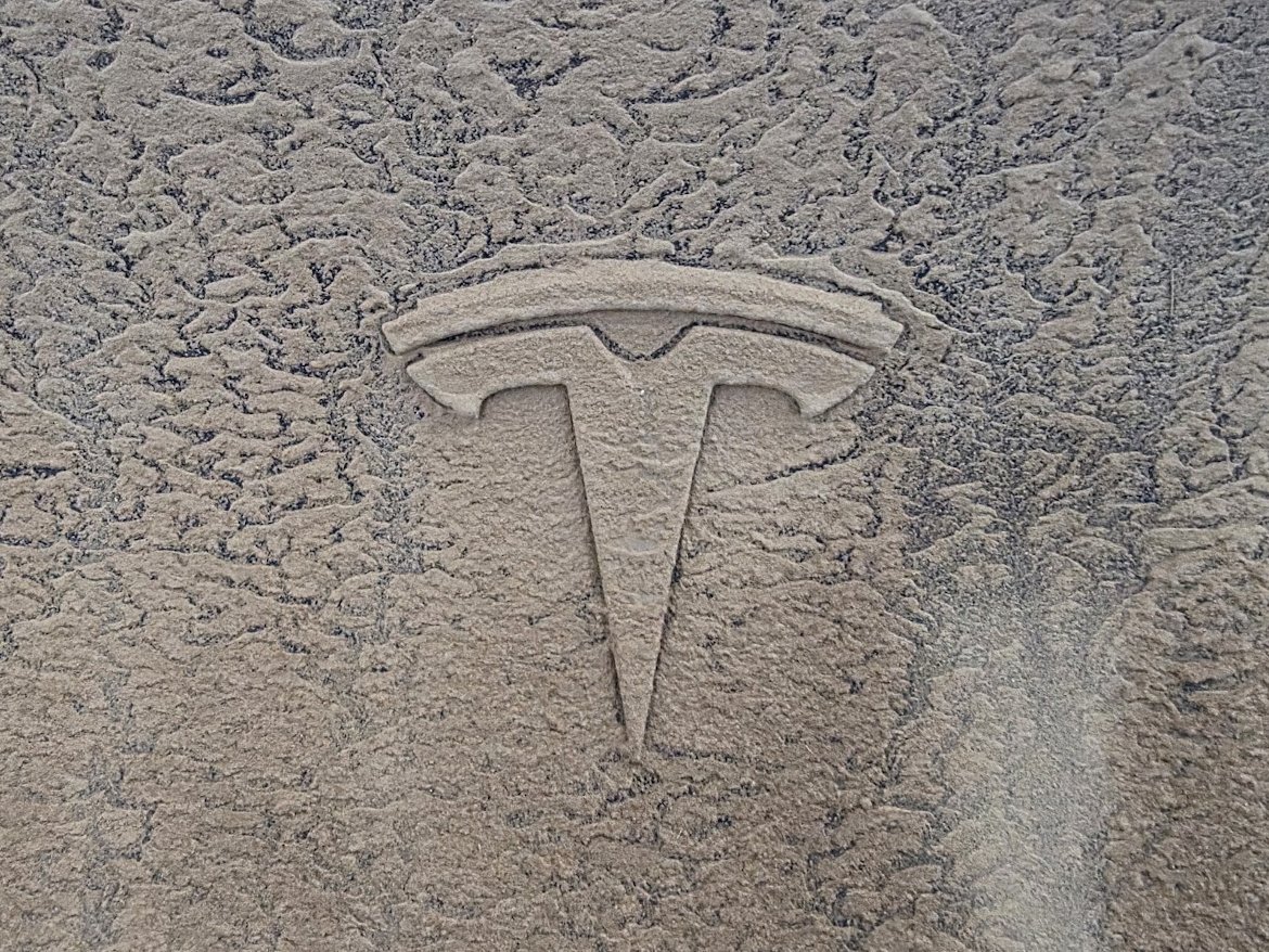 Dirty Tesla tweet media