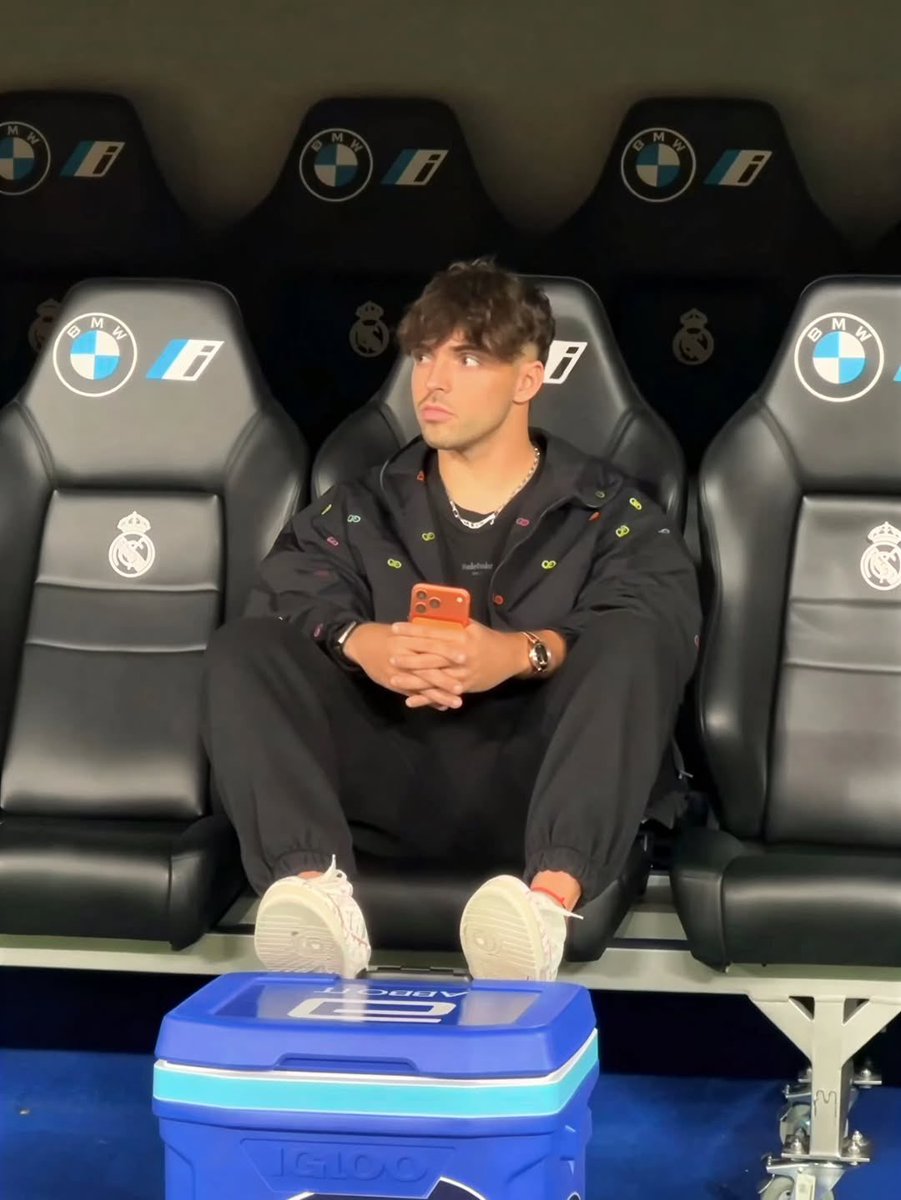 MadridUniversal's tweet photo. 🚨 Raul Asencio is at the Bernabeu. https://t.co/JeKOqMkmZO
