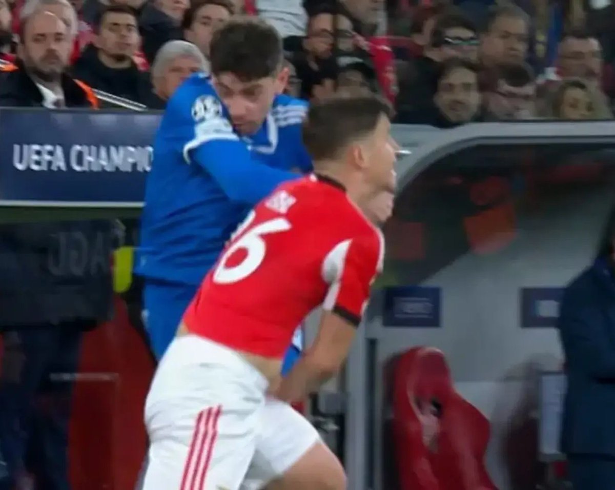 Real Madrid: licencia para golpear caras sin ser expulsados. Es shimples.