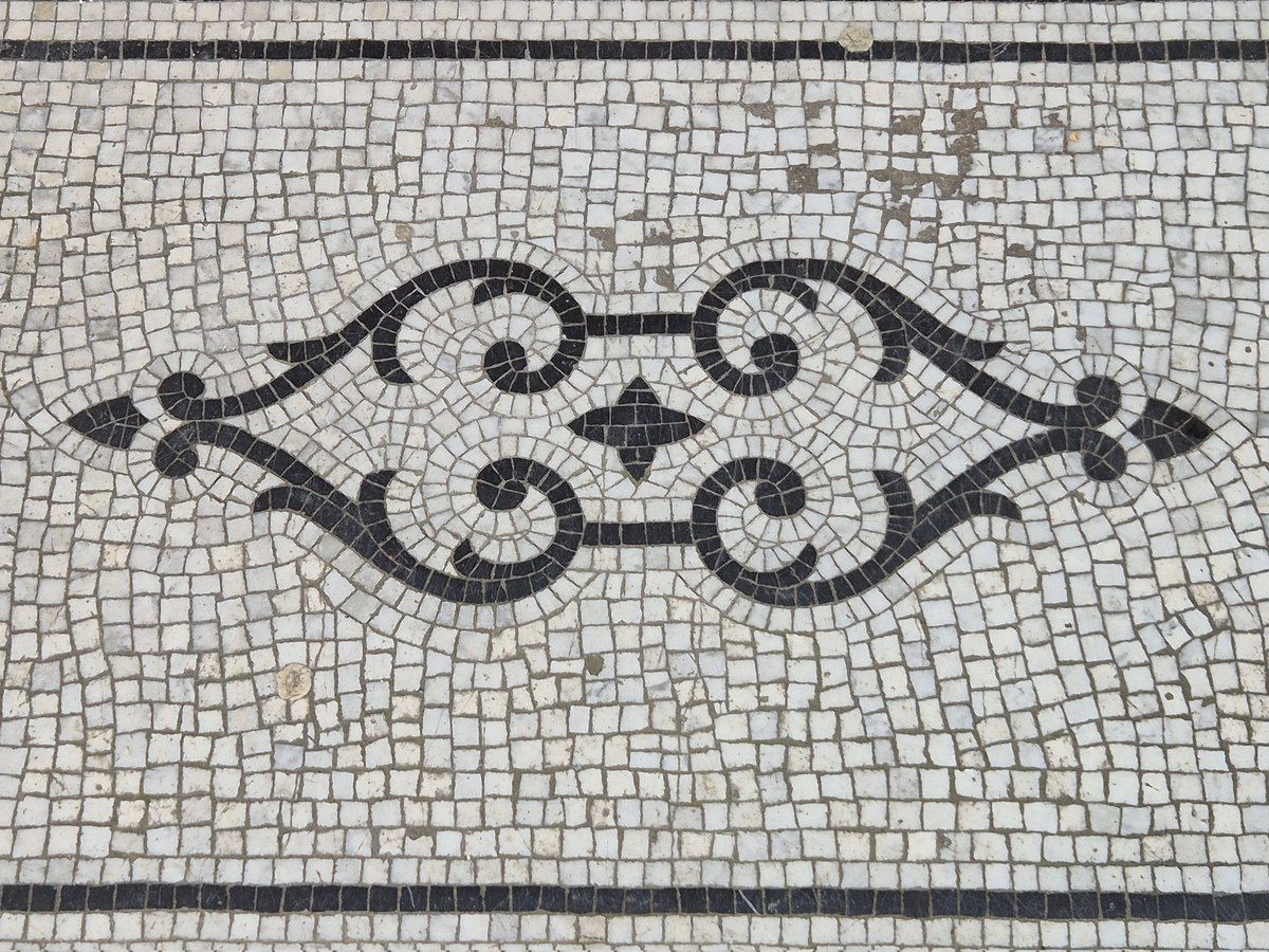GeraldM64883070's tweet photo. Torrington Place WC1 #mosaicmonday #lovelondon #streetsoflondon https://t.co/mMkmEPIMfc