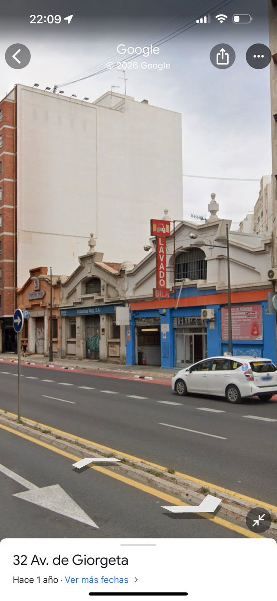 Han derribado las naves estas del inicio de Avenida Giorgieta y me he quedado flipando. Que decadencia de ciudad y que pérdida de identidad continua. Que pochez todo de verdad que asco. Ahora que planten 3 mega edificios zebra. En fin