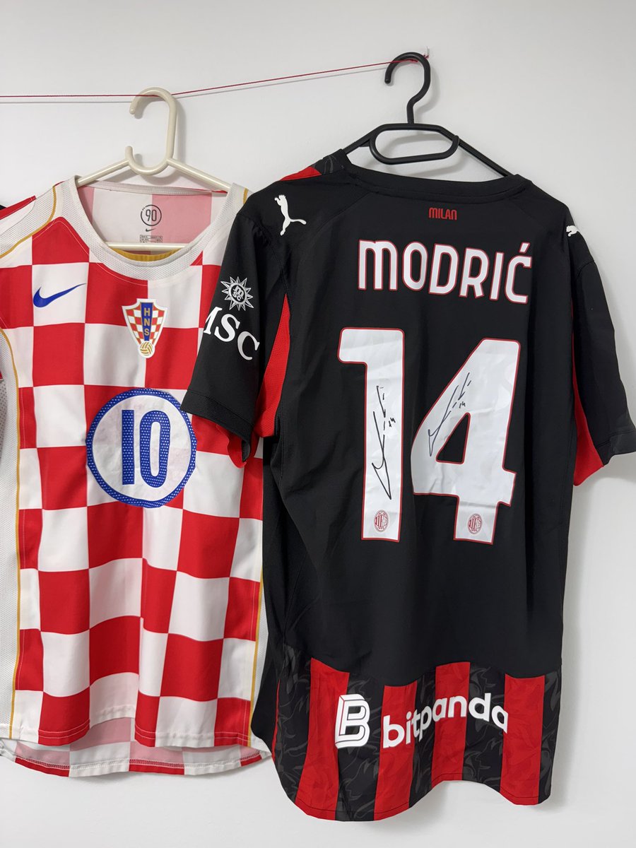 stepanic's tweet photo. @lukamodric10 @solana @trendexgg @lukamodric10 thank you for the double signature, the jersey arrived by @trendexgg on 2026-02-16 ✝️❤️🇭🇷 https://t.co/gwh0J98zAV