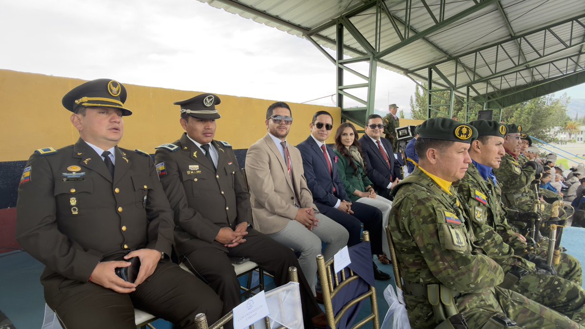 fabiancodel's tweet photo. Participamos en la ceremonia conmemorativa por el 197.º aniversario de la Batalla de Tarqui, desarrollada en la Brigada de Caballería Blindada No. 11 Galápagos. 🇪🇨
Como  @MuniRiobamba rendimos  homenaje al Ejército Ecuatoriano y reafirmamos nuestro compromiso con la unidad . https://t.co/w017nu5kwL