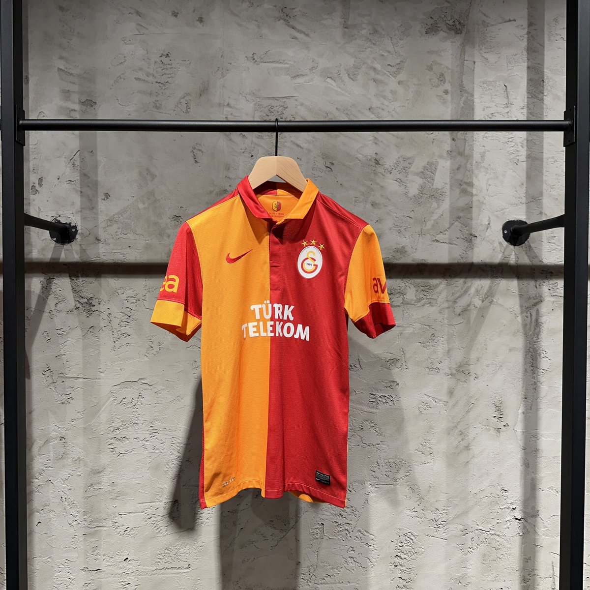 zackspin12's tweet photo. ✍️🏻 Bu formayı gördüğünüzde aklınıza ilk gelen futbolcu kim? https://t.co/aTUaZjk2rI #Futbol #Formalar #Girişim #AklındaKalan emoji?