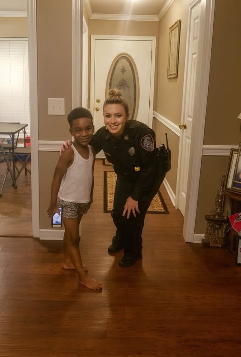 "An 8-year-old boy named Mateo called 911…
When officers arrived, there was no danger.
What they found instead was hunger.

Mateo and his little sister Sophia were home alone, with only a jug of milk and a few ketchup packets in the fridge. Their mom was working two jobs, trying