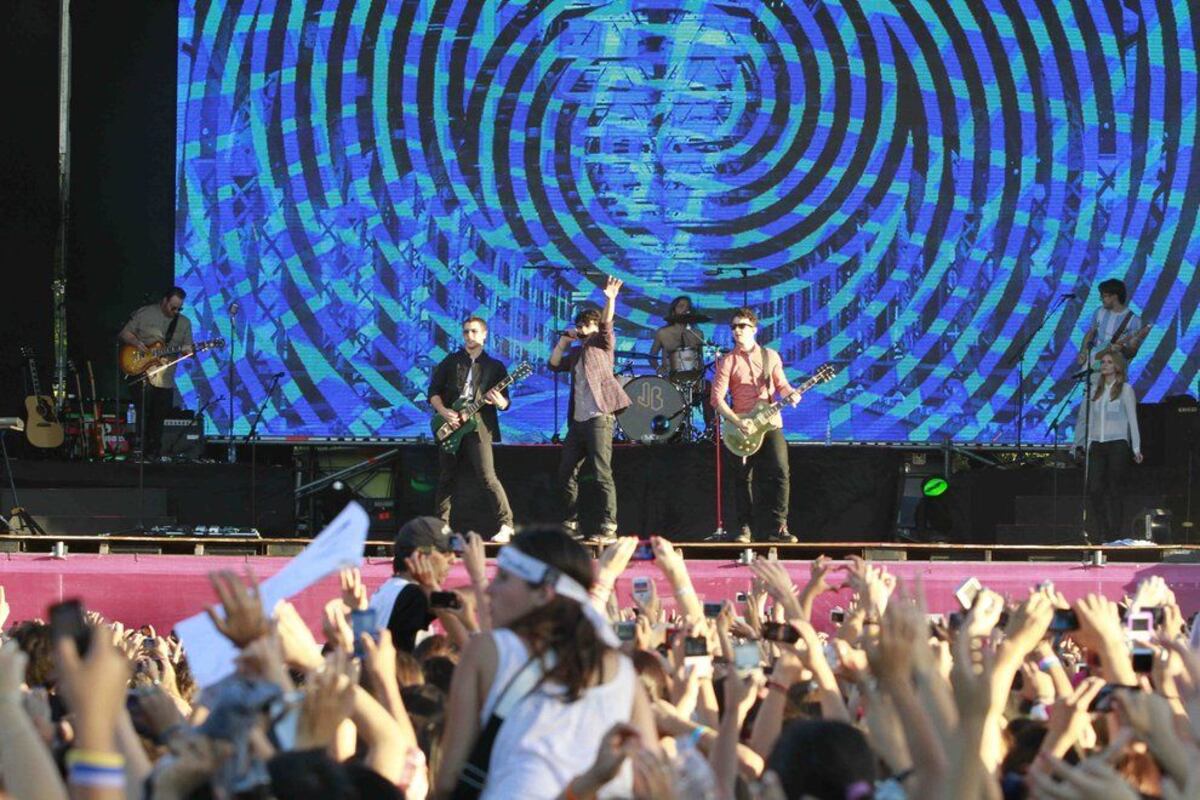 OMJFactsARG's tweet photo. Hoy hace 13 años, los @jonasbrothers tocaban en Córdoba y tiempo mas tarde se separarían!
Hoy, 13 años después estamos comprando entradas para su show en Argentina. Look how the table has turned 🥰 https://t.co/KfZZ35cWdv