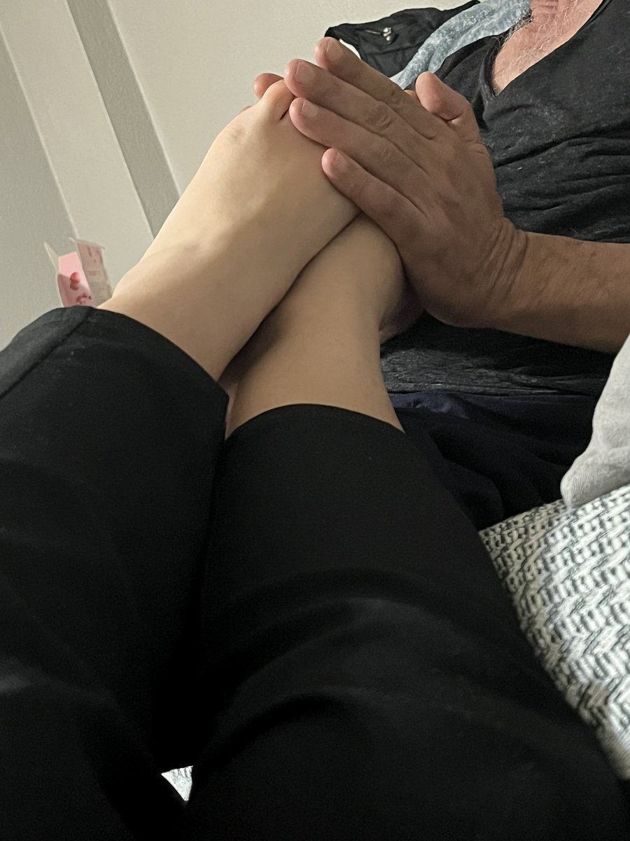 sadece ayaklarim usuyo demistim babis 🥺🥺🥺🤲🏻🤲🏻🤍💕💗💐🎀