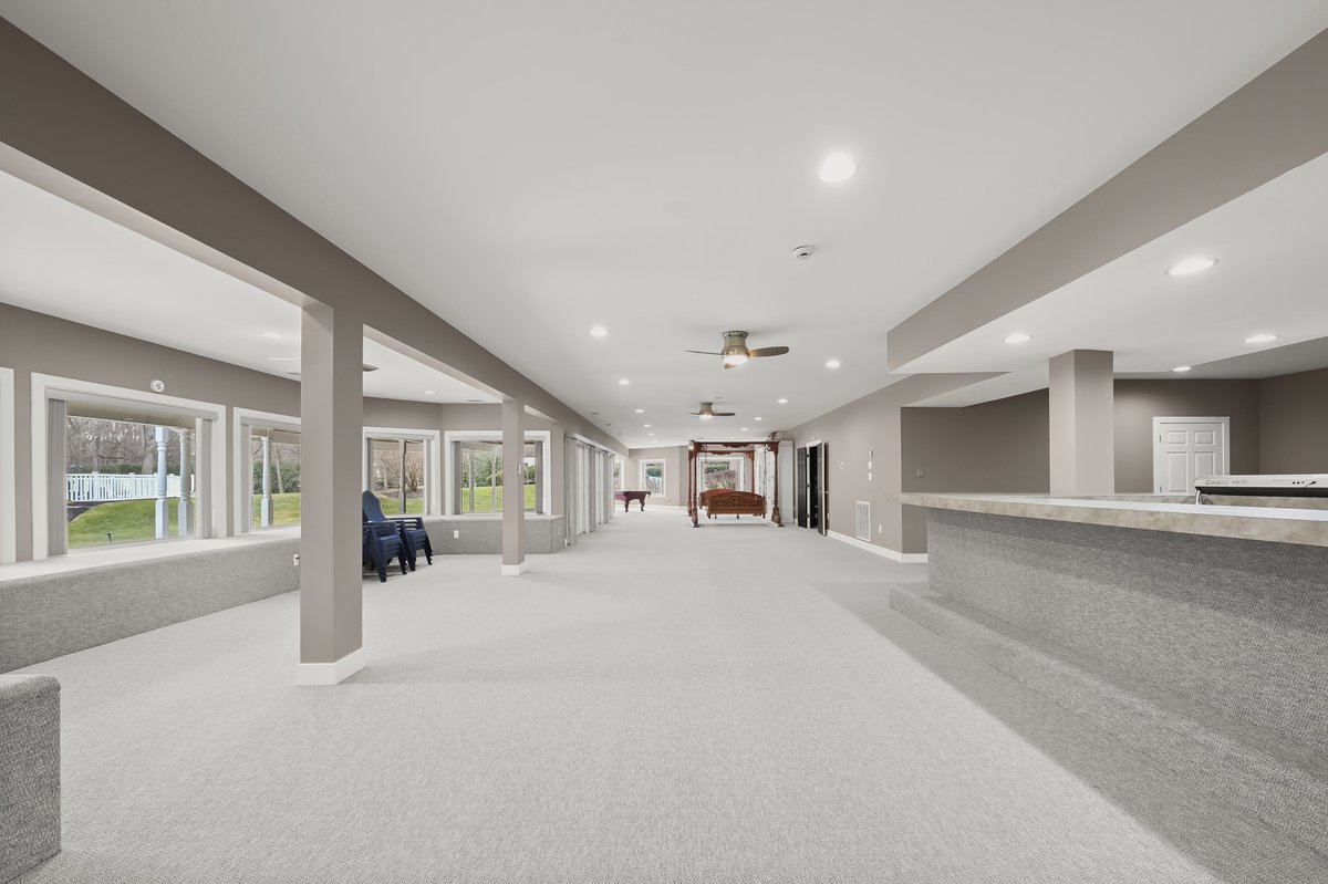 Zillow Gone Wild 🏡 tweet media