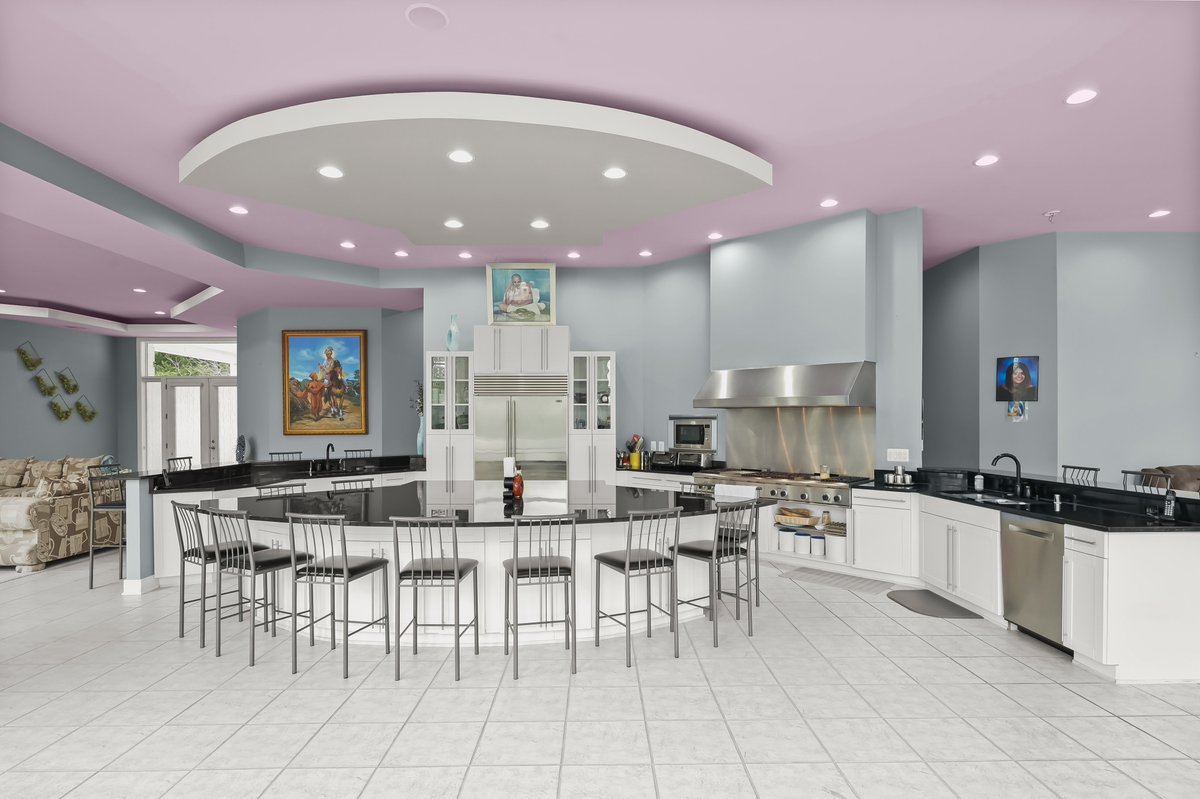 Zillow Gone Wild 🏡 tweet media