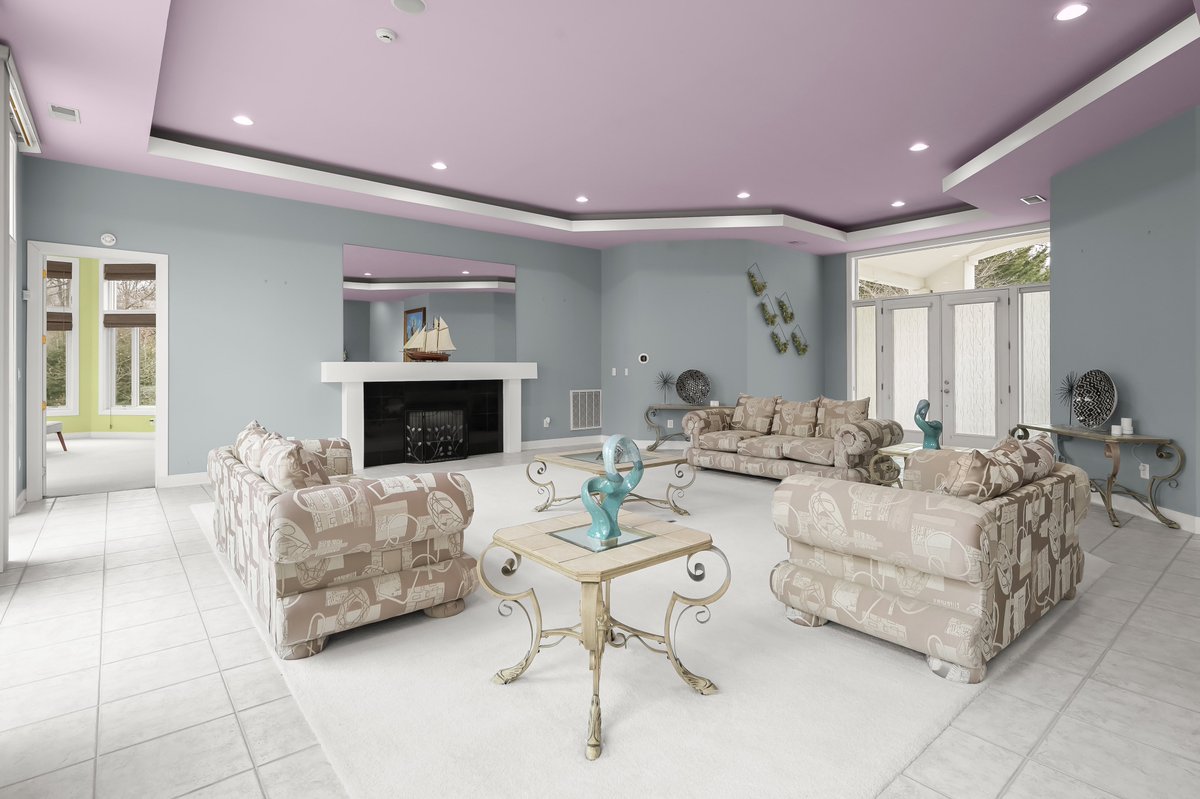 Zillow Gone Wild 🏡 tweet media