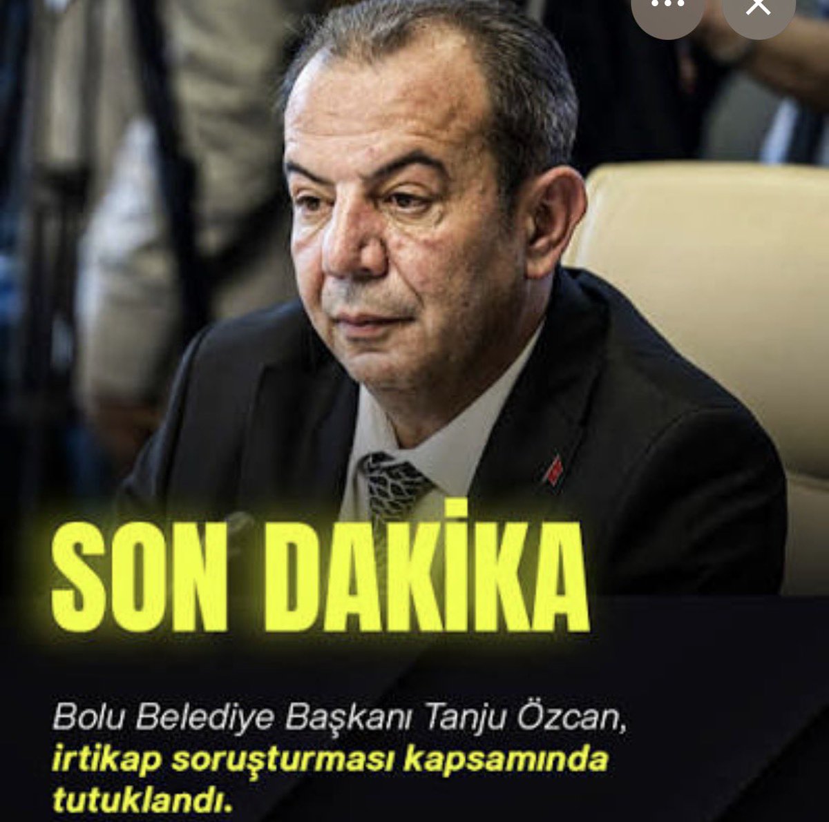 abdullahaksu034's tweet photo. Algılara yenilmeyin
Siyasi tutuklama falan değil

“Haraç kesme” iddiasıyla tutuklandı

Şikayetçi kim biliyor musunuz?
Yine bir CHP’li;
Cengiz Solakoğlu (Şok Marketler Yönetim Kurulu Başkanı)

Yani;
CHP’nin tarım politikalarına yön veren Sencer Solakoğlu’nun babası. https://t.co/WkcTw4QoC6