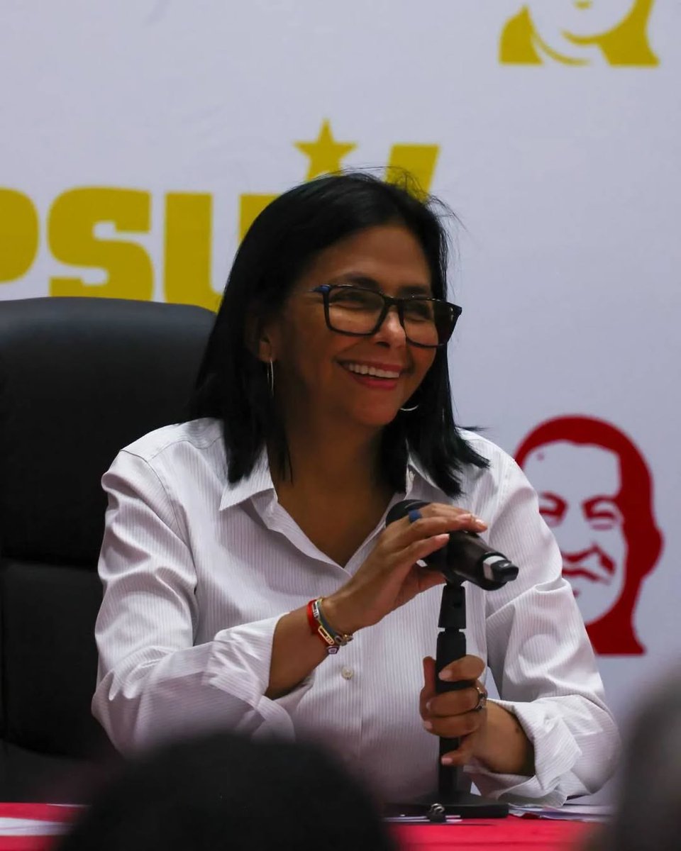 vdanielm10's tweet photo. 📍Cumaná -Edo Sucre #02Mar 
La presidenta (E) #DelcyRodríguez, sostuvo una reunión con la Dirección Nacional del Partido Socialista Unido de Venezuela (PSUV) de ese mismo estado. https://t.co/g7BCCCrXMT