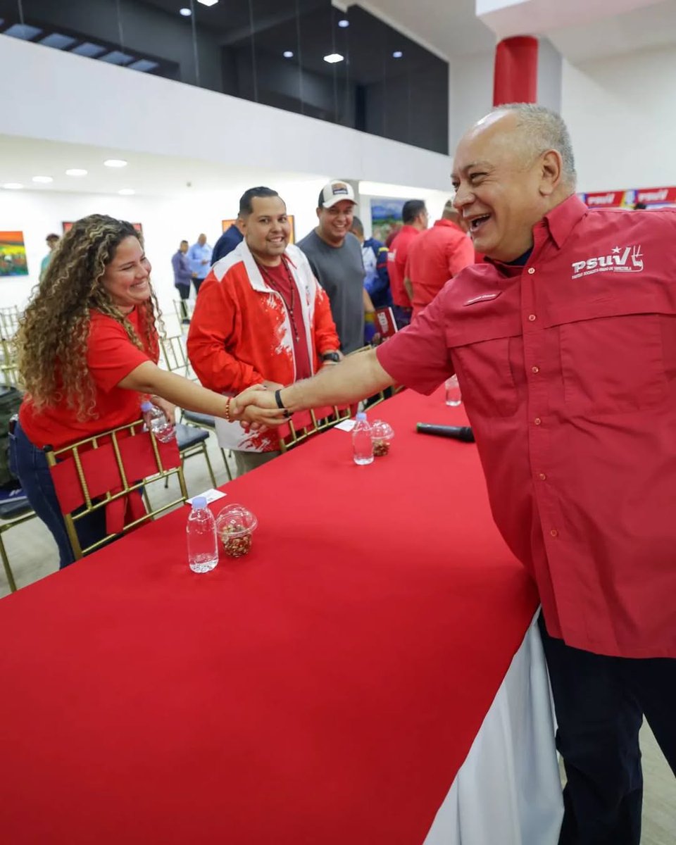 vdanielm10's tweet photo. 📍Cumaná -Edo Sucre #02Mar 
La presidenta (E) #DelcyRodríguez, sostuvo una reunión con la Dirección Nacional del Partido Socialista Unido de Venezuela (PSUV) de ese mismo estado. https://t.co/g7BCCCrXMT