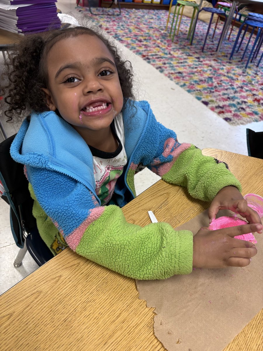 julharr_'s tweet photo. We earned a Smart Cookie party today! I’m lucky to have a classroom full of smart cookies! They sure are sweet!😉❤️🥰🦔🍪 @WBESbears https://t.co/7shVuLwsCP