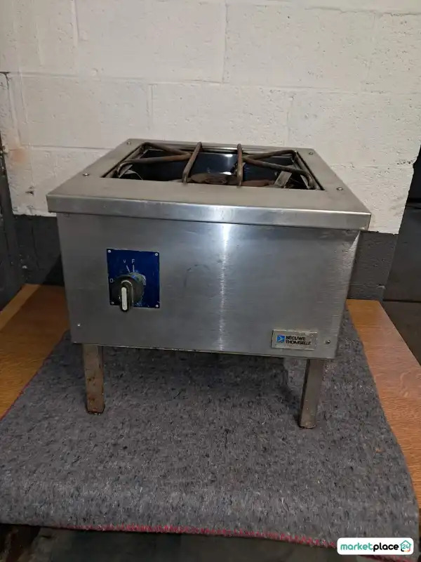 marketplace24BE's tweet image. Réchaud à gaz professionnel: Réchaud à gaz professionnel Becuwe Thomselle 
 Longueur 58cm 
 Largeur 50cm 
 Hauteur 50cm
 
 ENLEVEMENT : Sur rendez-vous au 0478 227 398 6 rue Horace Pierard 6060 Gilly dlvr.it/TRFnds #réchaud #gaz #professionnel #cuisine #équipement