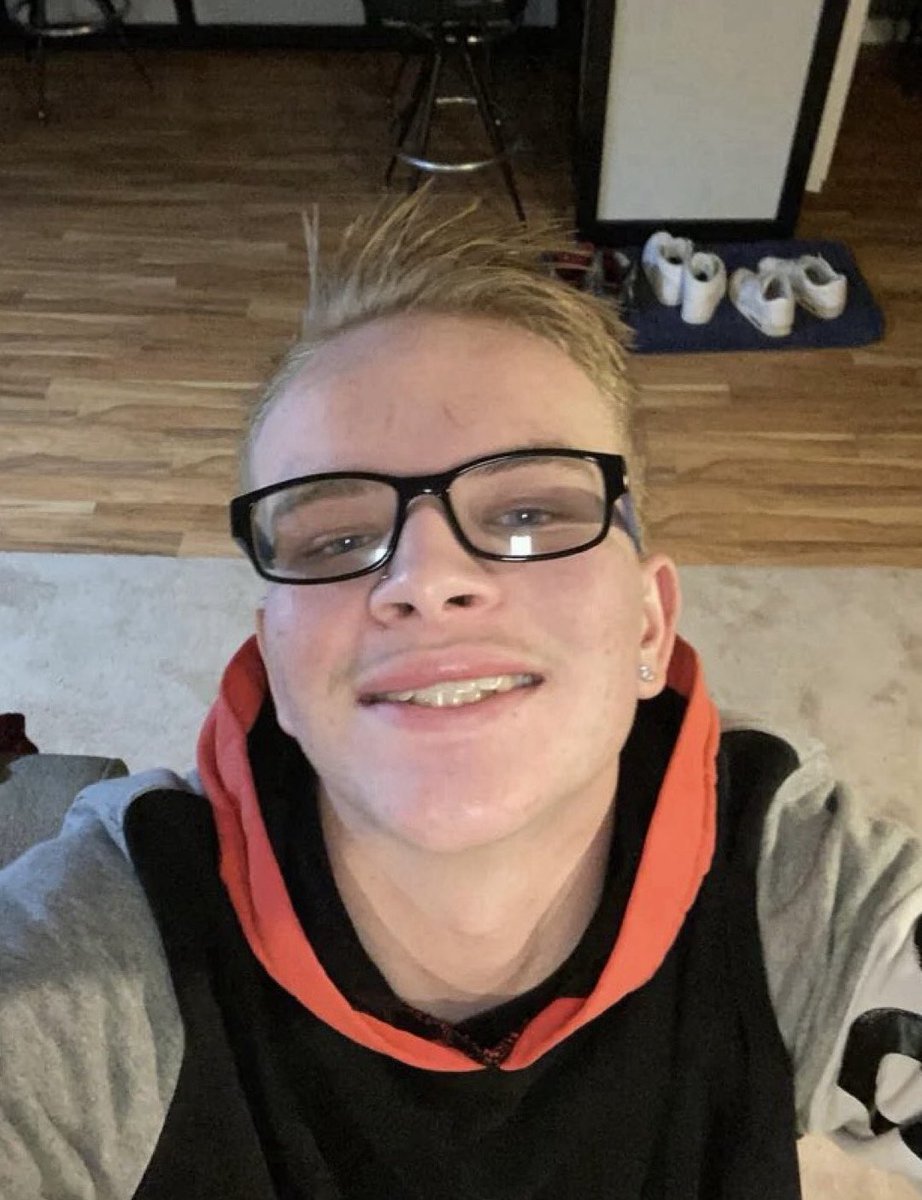 Puhppy's tweet photo. @Tmillea062493 @KutterIsKing They leaked his shit while back lmaooooo https://t.co/FqvkcZrum2