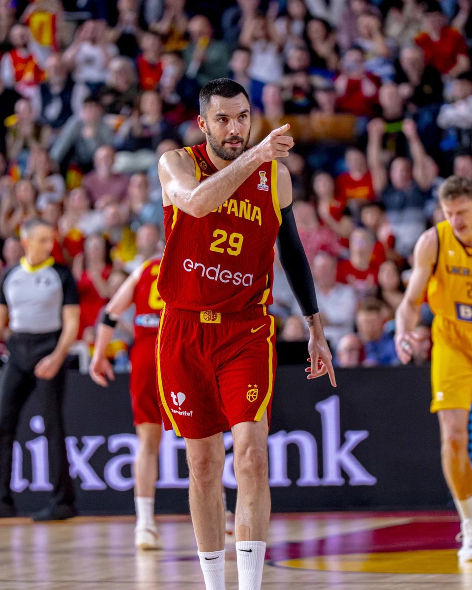 ACBCOM's tweet image. La #SelMAS vence a Ucrania y consigue sumar la cuarta victoria en el clasificatorio para el #FIBAWC 2027.

🇪🇸 7⃣8⃣
🇺🇦 6⃣4⃣

¡A tope en la siguiente fase! ¡Seguimos! 💪

| @BaloncestoESP