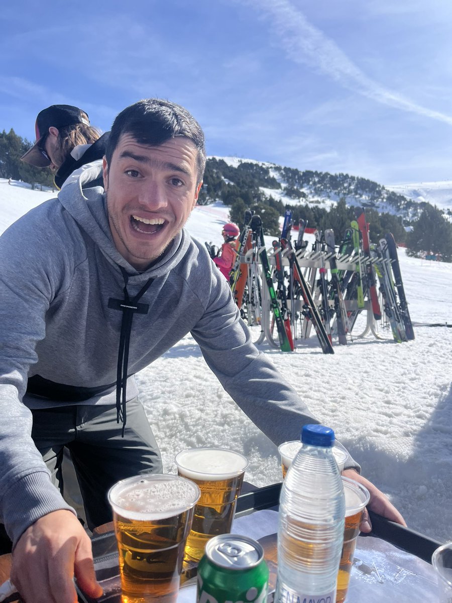 AnaSRomero's tweet photo. Pero bueno, algunas fotos en la nieve. 🤍❄️ https://t.co/iBkrkcQ5TD