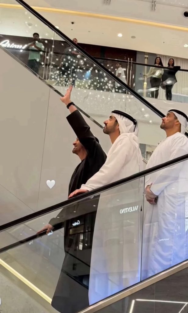 An7lm_'s tweet photo. والله ظهور محمد بن زايد ف دبي مول صيح وايدين https://t.co/7FFQr02OIM
