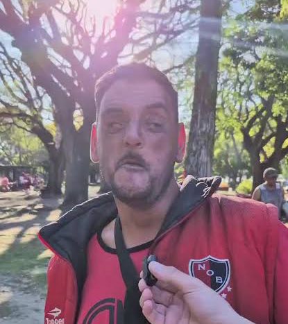RozarioCentral2's tweet photo. @newells_data Kiko leyendo la palabra INSUSTITUIBLE https://t.co/YtFTOVdNLp