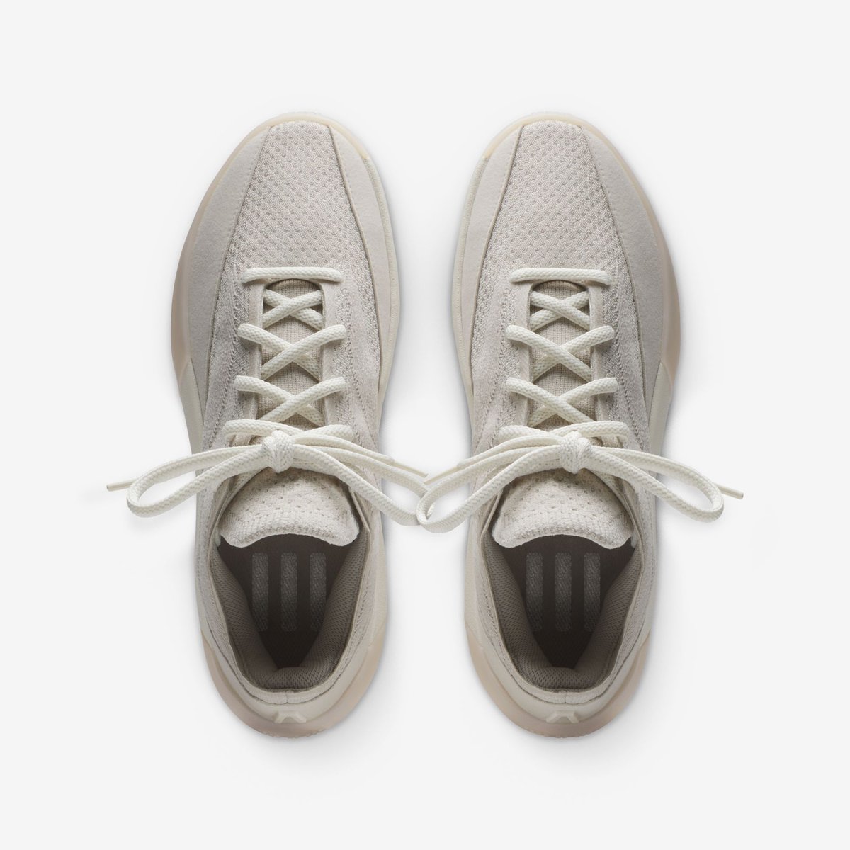 KicksFinder's tweet photo. OFFICIAL IMAGES: adidas Fear of God Athletics III Basketball "Wonder Alumina/Cloud White" 🏀

🗓️ Spring/Summer 2026
📝 KJ5967 (MENS)
💰 N/A
💵COP OR 🚮DROP? https://t.co/7adIak5nn0