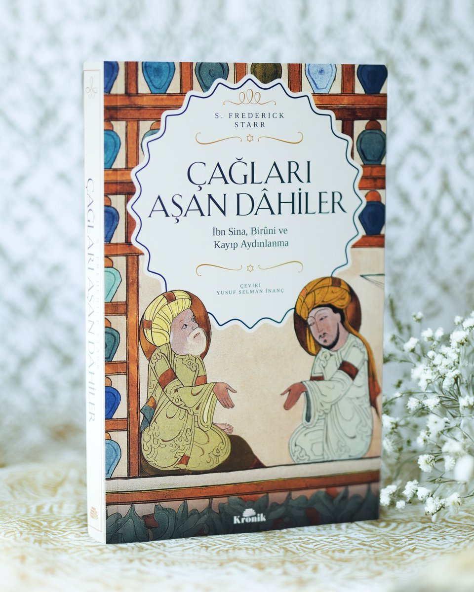 KronikKitap's tweet photo. Çağları Aşan Dâhiler, İbn Sina ve Birûni’yi yalnızca büyük isimler olarak değil, aynı çağda yaşayan, birbirleriyle tartışan, rekabet eden ve yolları defalarca kesişen iki zihin olarak ele alıyor. @yusufsinanc çevirdi.

🔗: https://t.co/WPwpYKawDF https://t.co/WHZ23kSFMQ