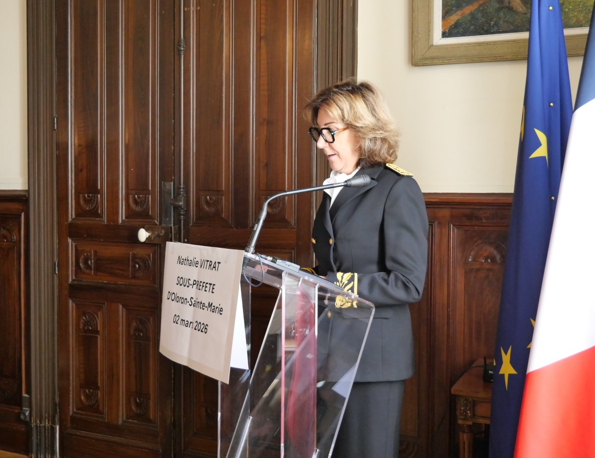 Prefet64's tweet image. #Installation | Prise de fonctions de la nouvelle sous-préfète d’Oloron-Sainte-Marie

👏 Ce lundi 2 mars, a eu lieu la cérémonie de prise de fonctions de Madame Nathalie VITRAT, en qualité de nouvelle sous-préfète d’Oloron-Sainte-Marie. 

À cette occasion, elle a procédé à un