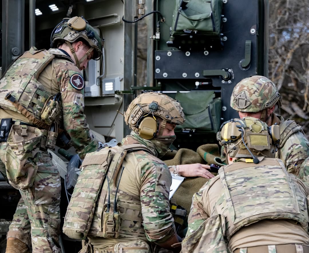 Jeff21461's tweet photo. 🇧🇪 Members of the Infantry Battalion "Chasseurs Ardennais" and the 23rd Medical Battalion during urban combat training as part of their deployment to Romania. https://t.co/2NbDzUqBU7