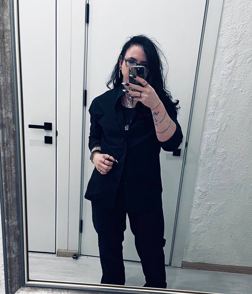 Балаклива з собакою tweet media