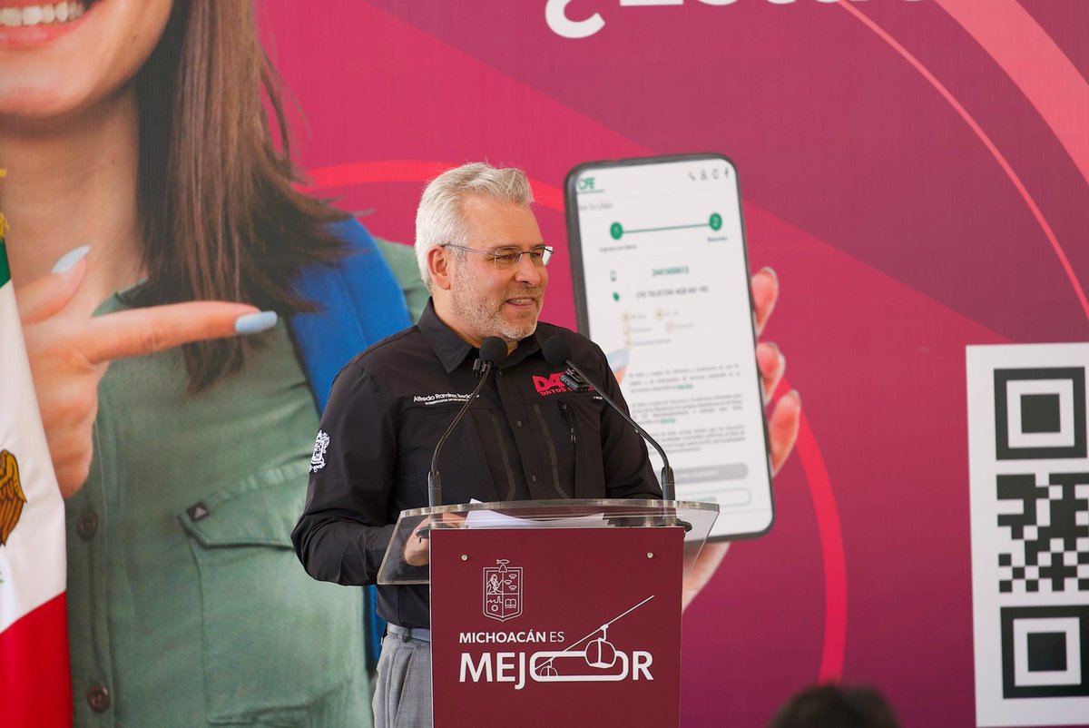 ARBedolla's tweet photo. Escuchar a nuestra juventud es la clave para gobernar. Hoy en la Universidad Politécnica de Uruapan, compartimos los alcances de #DataDatosGratis. Estamos derribando las barreras digitales para que cada estudiante cuente con internet gratuito y pueda enfocarse en lo más importante: su futuro. ¡Cuentan con nosotros!
