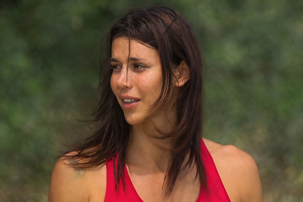 bu kadar çabuk mu pes ettin hani o kimseye boyun eğmeyen duruşun hani o dünyayı karşısına alan hırsın şampiyon olmak yetmez o şampiyonluğun hakkını o hırsla vereceksin bu sessizlik sana yakışmıyor bizi hayal kırıklığına uğratmaya devam etme lütfenn acilen fabrika ayarlarına dön